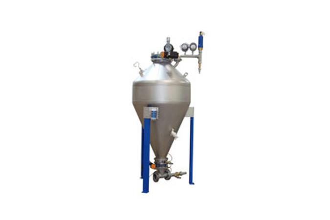 Pneumatic conveying tank